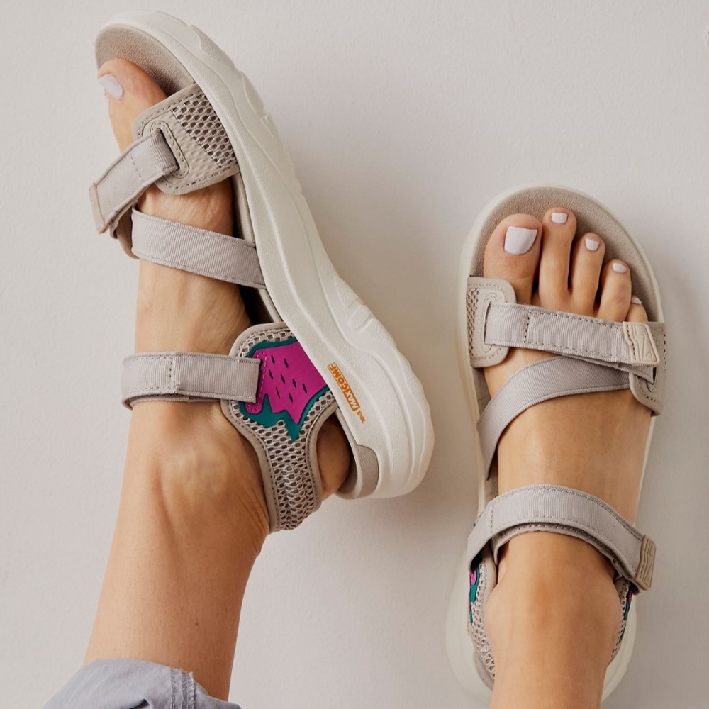 Teva Zymic Sandals size 6